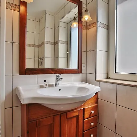 Gorch-fock-strasse 16 Gorch-fock-str 16a 10 *